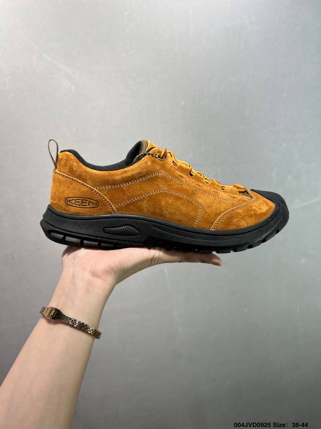 A popular American outdoor brand, Keen Jasper Rocks SP. These retro, low-top, la