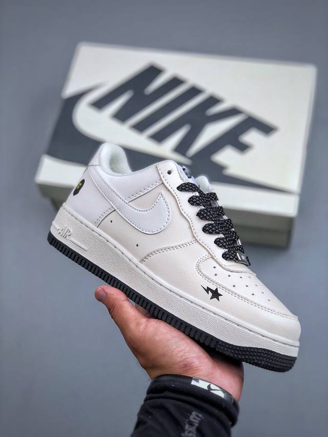 Special offer on the Nike W Air Force 1 '07 Lx. Made with the original last and