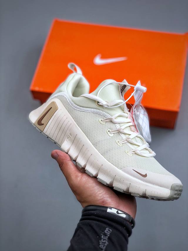 Nike Free Metcon 6 Mesh Round-Toe Lace-Up Shock-Absorbing, Non-Slip Low-Top Trai