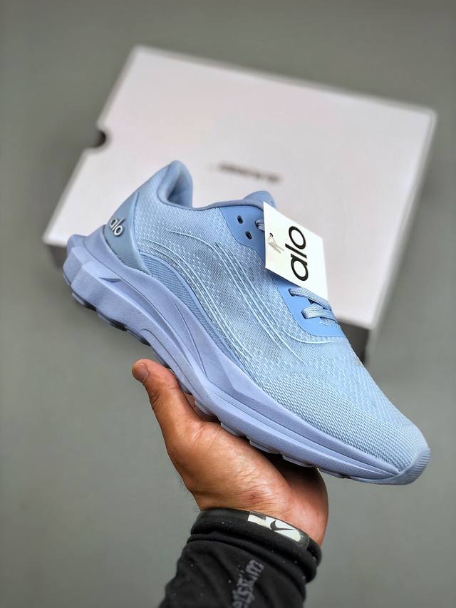 F version Alo Runner comfortable and versatile mesh fabric with shock absorption