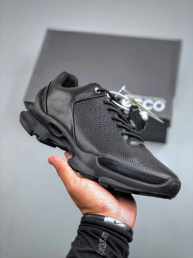 L Ecco 15th Anniversary Classic #A fusion of classic and modern craftsmanship. M