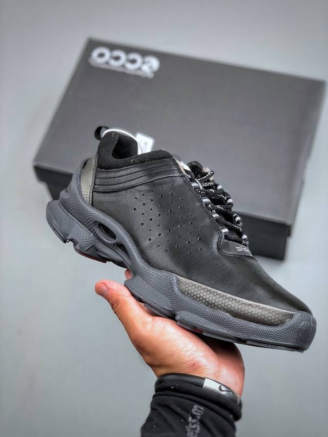 L Ecco 25th Anniversary Classic #A fusion of classic and modern craftsmanship. M