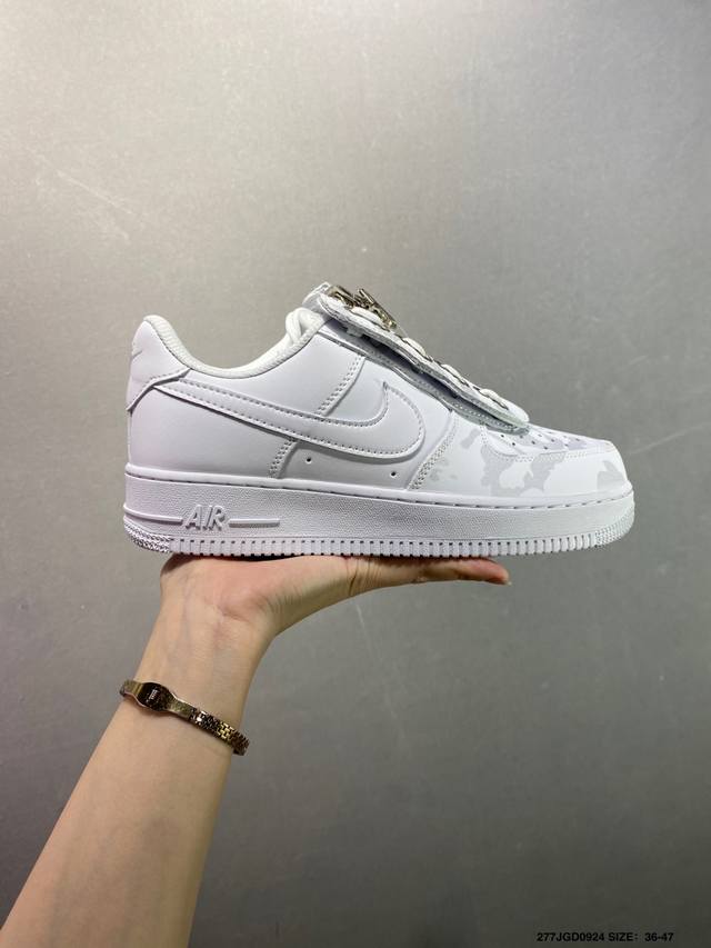 Nike Air Force 1 '07 Air Force One low-top casual sneakers. Imported cowhide clo