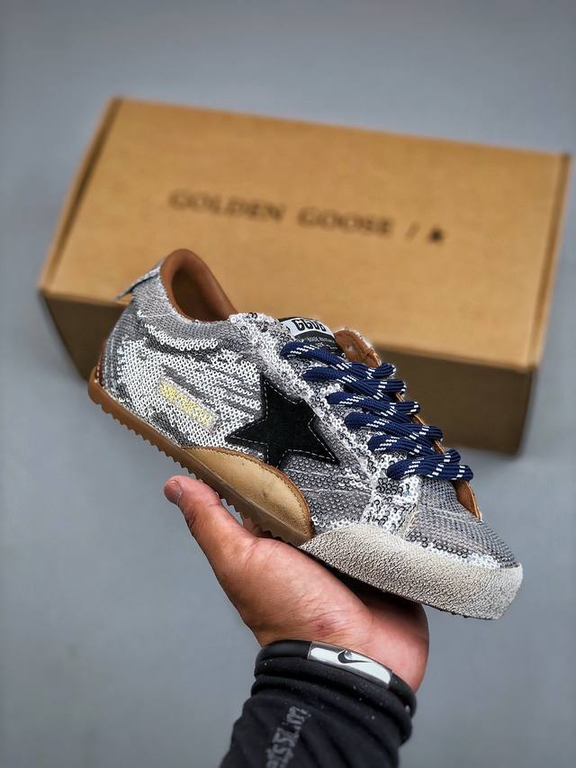 L The latest model of the Golden Goose True Star 25S. This popular shoe, worn by