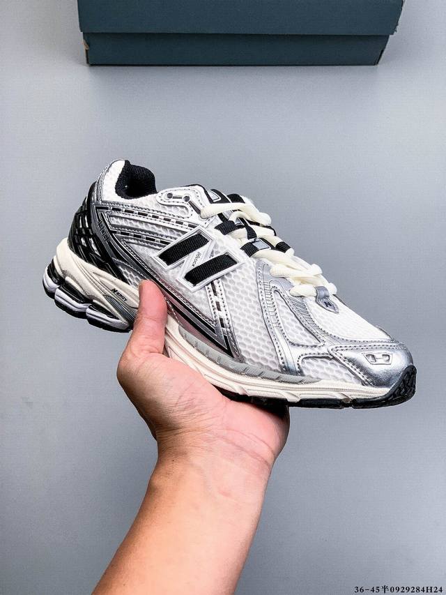 New Balance M 6Ri, a classic Nb dad shoe, features vintage elements and a premi