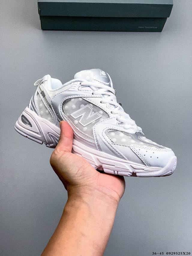 Made of premium fiber leather and breathable mesh. #Independent 3-layer combina
