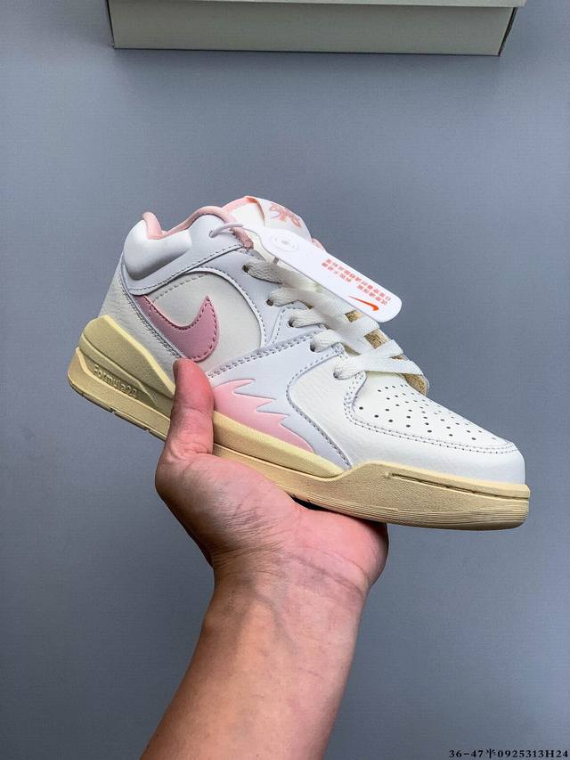 Air Jordan Stadium 9O Stadium's new versatile casual shoeThe Jordan Stadium 90 i