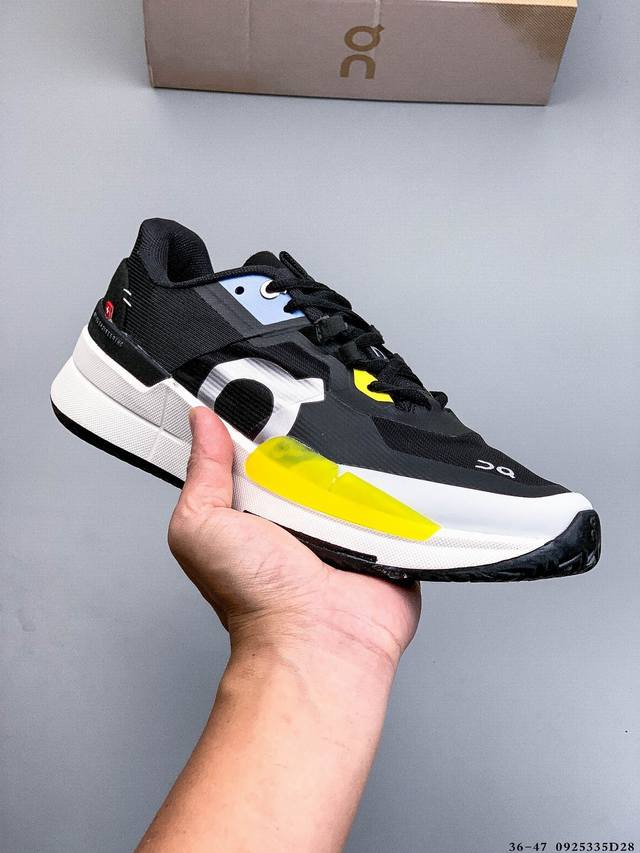 The Roger pro 2On, the second generation of professional tennis shoes from the F