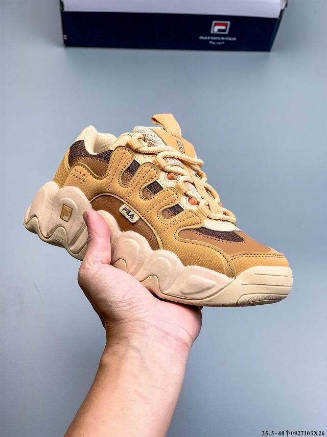 Gao Yuanyuan's Fila Croissant Shoes, the dad shoes. These legendary croissant s