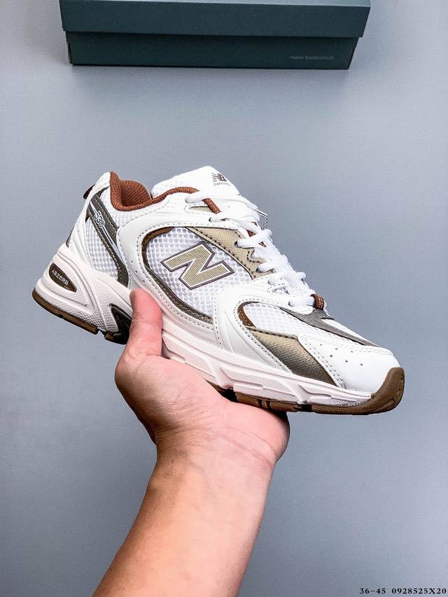 Made of premium fiber leather and breathable mesh. #Independent 3-layer combina