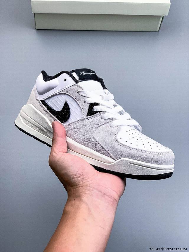 Air Jordan Stadium 9O Stadium's new versatile casual shoeThe Jordan Stadium 90 i