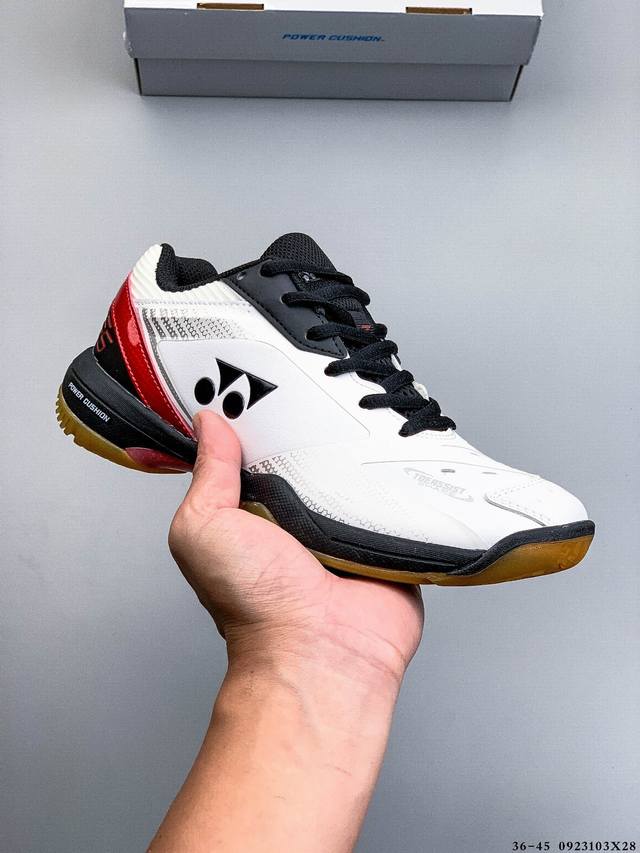 Corporate-grade Yonex running shoes, badminton shoes, Yy training and competiti
