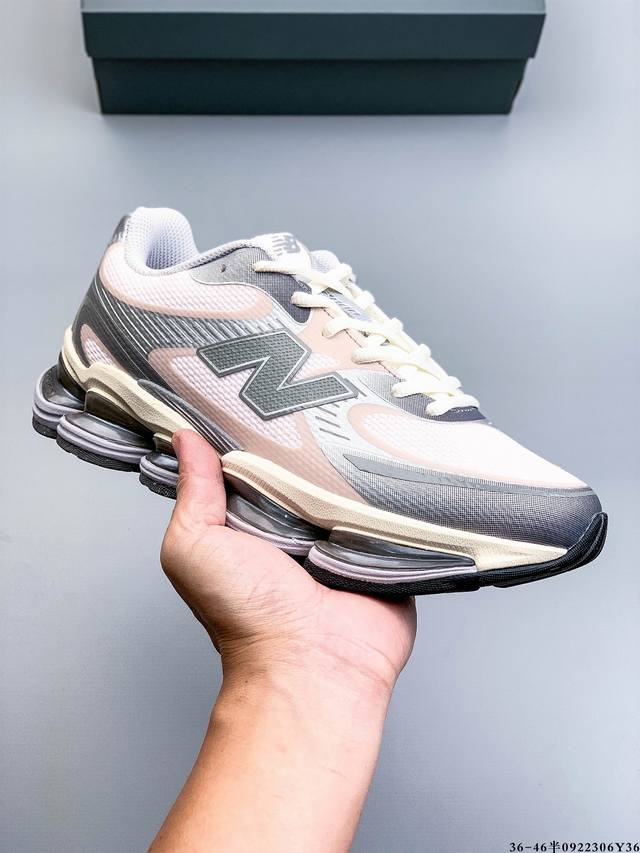 New Balance Nb U 0Ea running shoes. This remake of a classic shoe incorporates