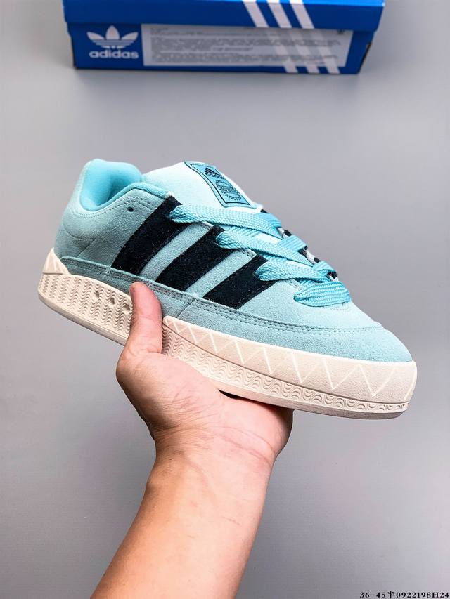 Using a solid-color suede upper, the #wear-resistant rubber outsole is the lates