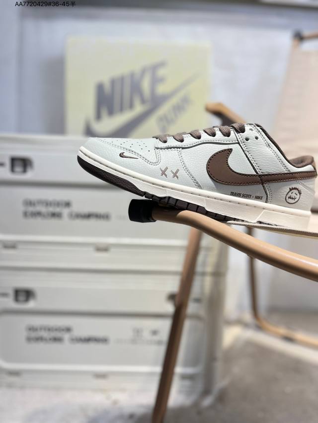 Pure original top-layer version of the Nike SB Dunk Low. Highly recommended in