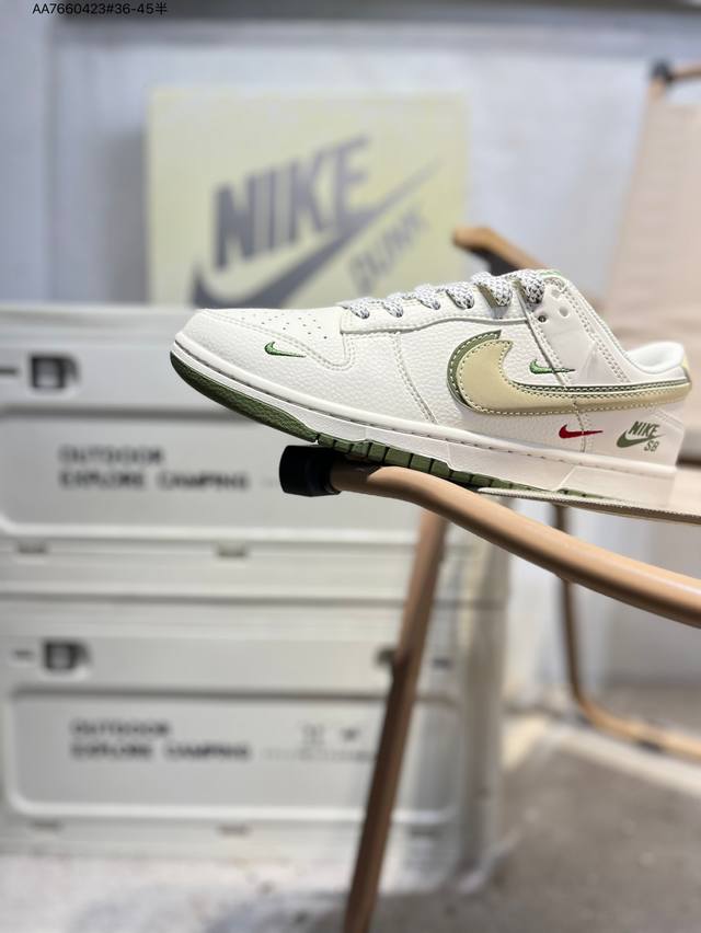 Nike Sb Dunk Low, a highly recommended new colorway from a major manufacturer. M