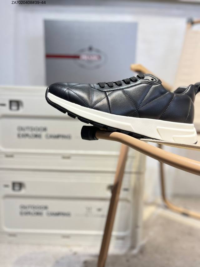 prada New men's shoes, made from premium calfskin. Lined with top-grain imported
