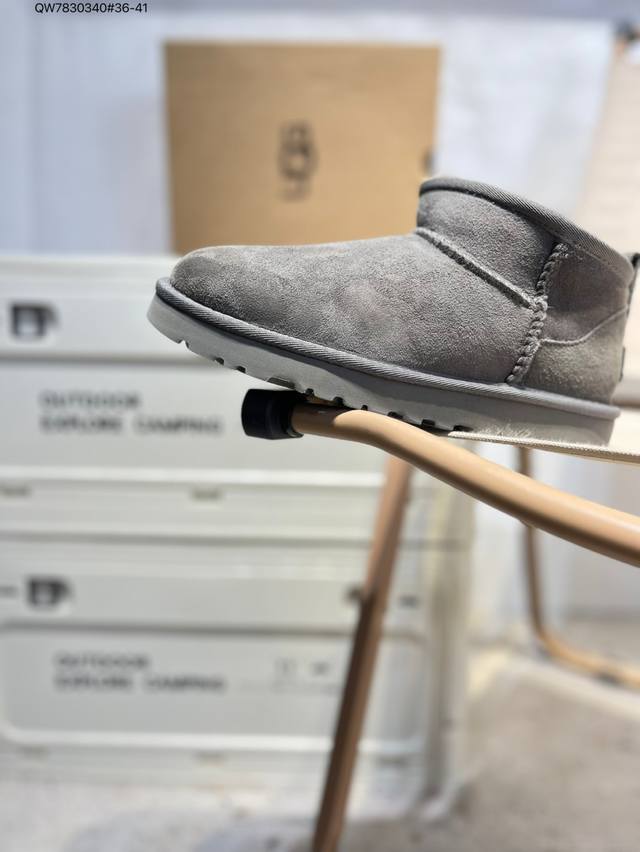 Ugg snow boots with waterproof suede leather uppers. Ugg W Neuel, a luxury Ameri