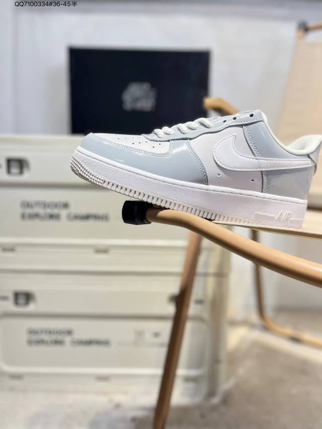 Nike Air Force 1 '07 is a versatile casual sneaker. Its soft, springy cushionin