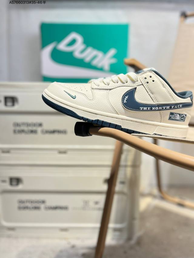 Nike Sb Dunk Low, a highly recommended new colorway from a leading manufacturer.