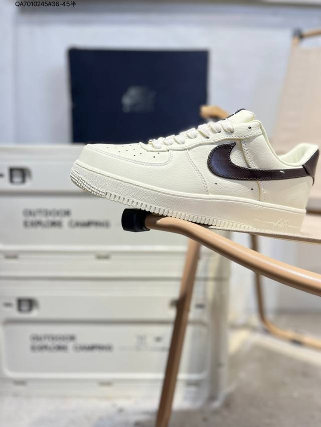 Nike Air Force 1 '07 is a versatile casual sneaker. Its soft, springy cushionin