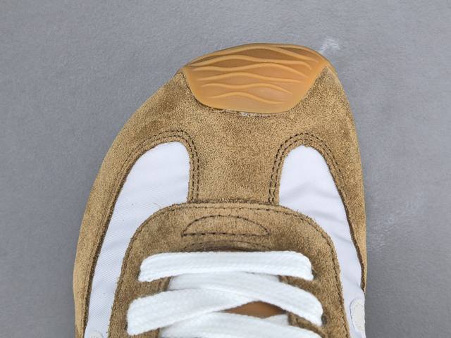 Channel advantage! Counter-issue Loewe Ballet Runner 2.0 Calfskin Round-Toe Lac