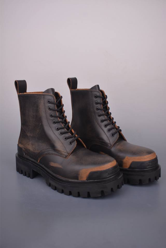 Balenciaga brown distressed Martin bootsThick-soled Martin boots, casual militar