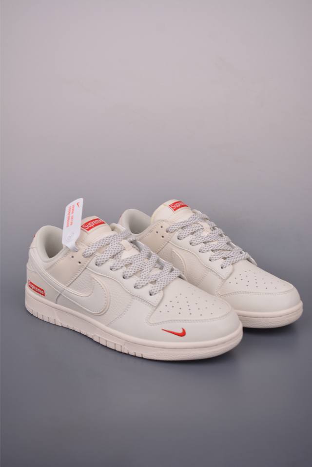 Nike Sb Dunk Low Supreme collaborationPure original factory product Highly recom