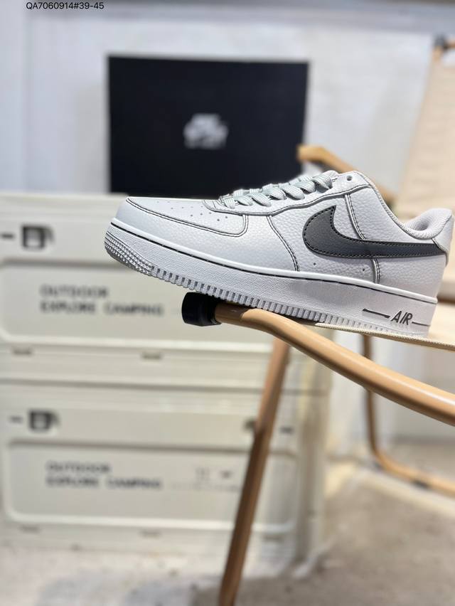 Nike Air Force 1 '07 is a versatile casual sneaker. Its soft, springy cushionin