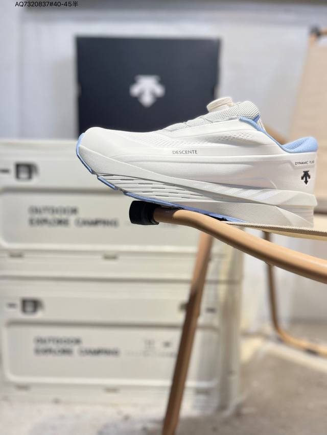 Descente Enerzite comfortable and versatile fabric low-top running shoes with du
