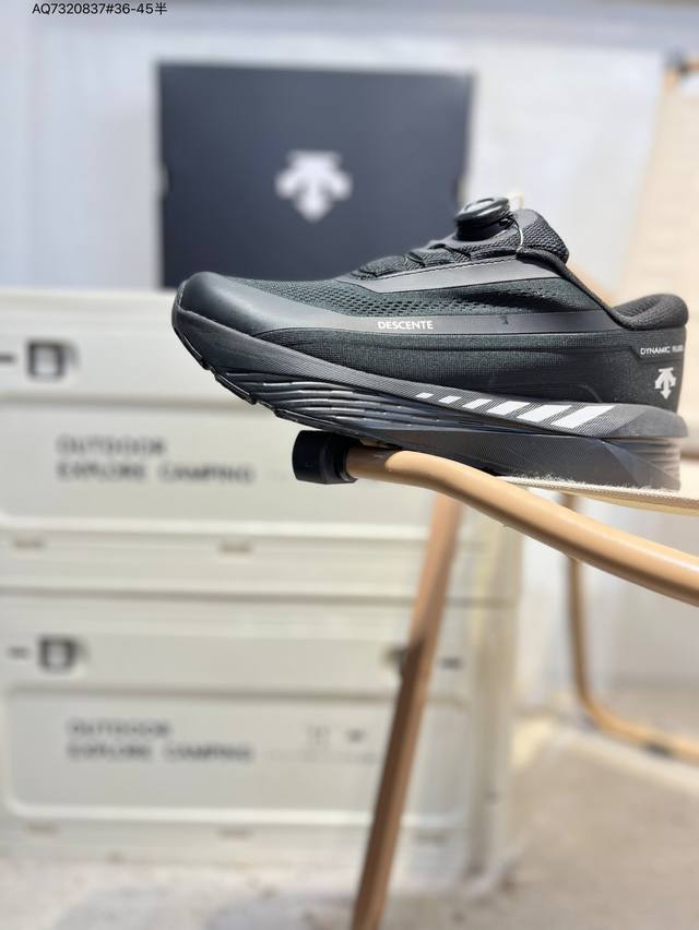 Descente Enerzite comfortable and versatile fabric low-top running shoes with du