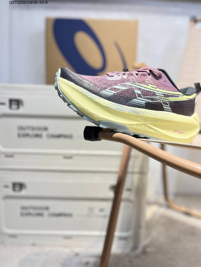Asics Trabuco Max 4 Asics classic running shoes are now popular with functional