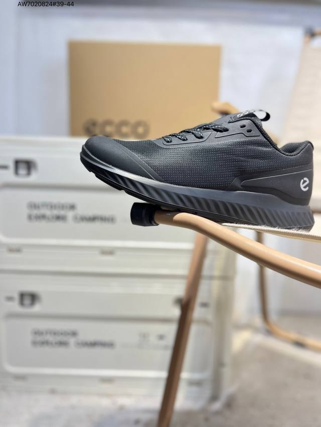 Ecco men's shoes are lightweight, breathable, comfortable, and durable. Skin-fri