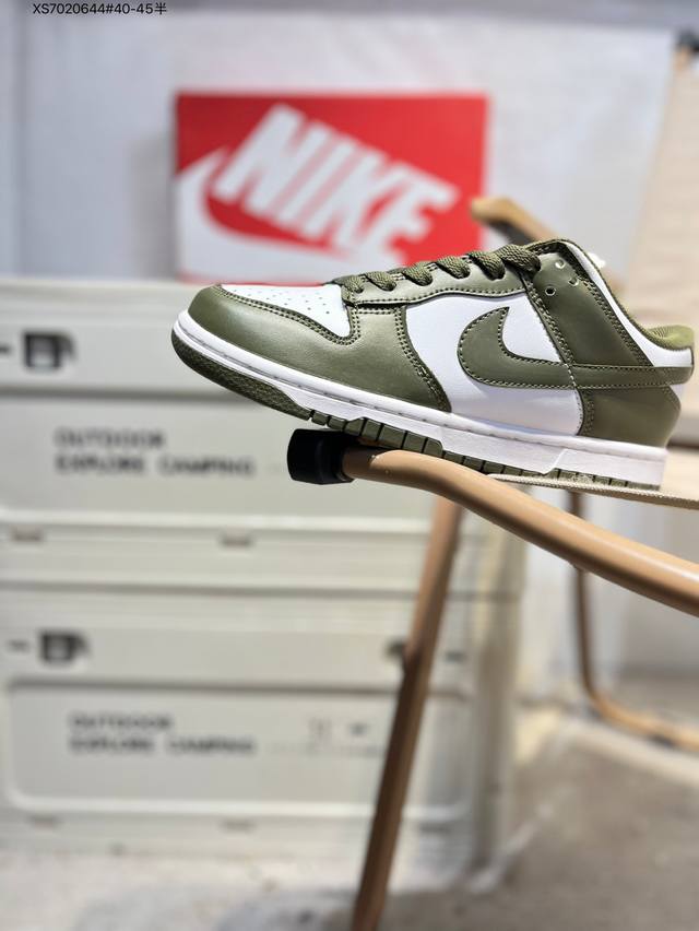 Special Offer: Nike Dunk Low Sneakers, a classic and versatile casual sneaker fr