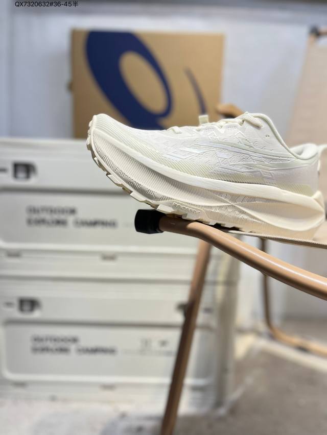 Asics classic running shoes are now trending in functional and outdoor styles. T