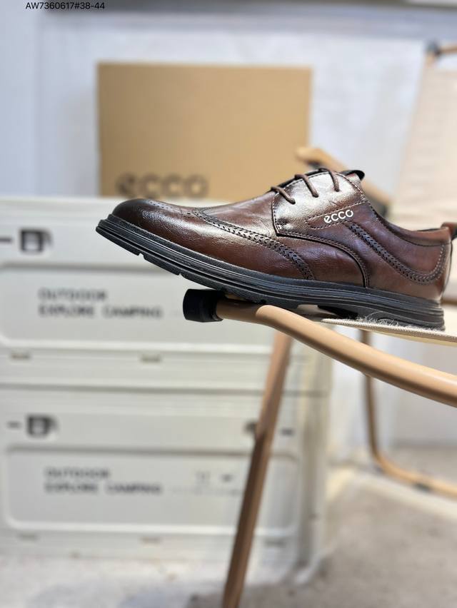 Ecco men's shoes are lightweight, breathable, comfortable, and durable. Skin-fri