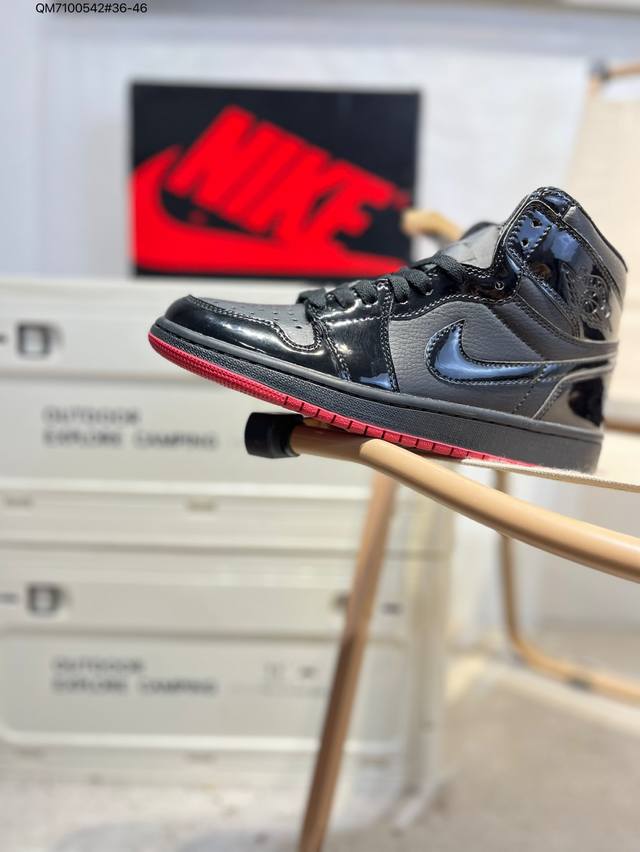 Air Jordan 1 Mid Aj1 series basketball shoes official synchronization color 553