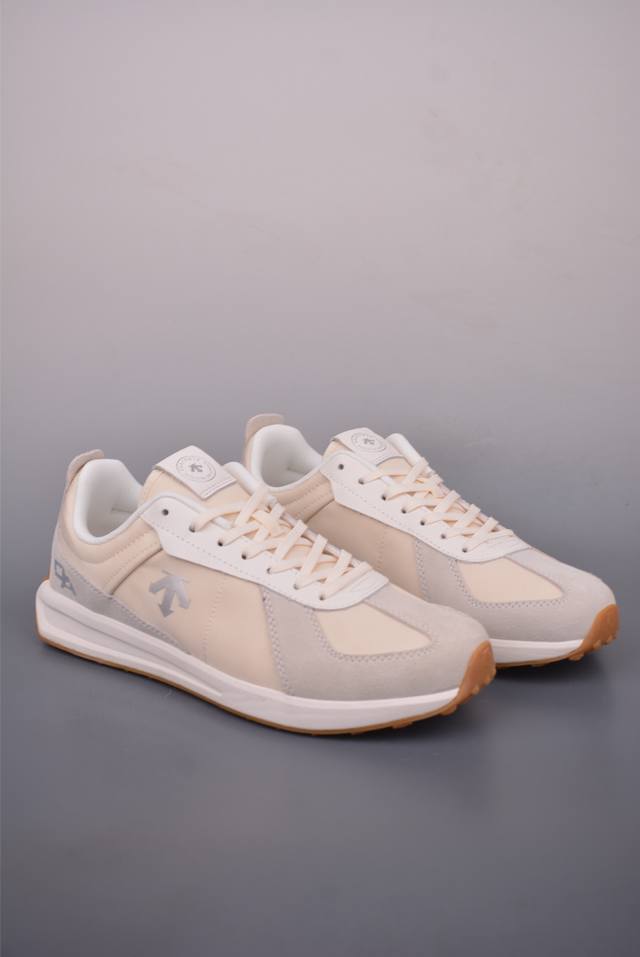 Descente Chron Trainer Retro splicing fashionable casual sneakersLeather upper c