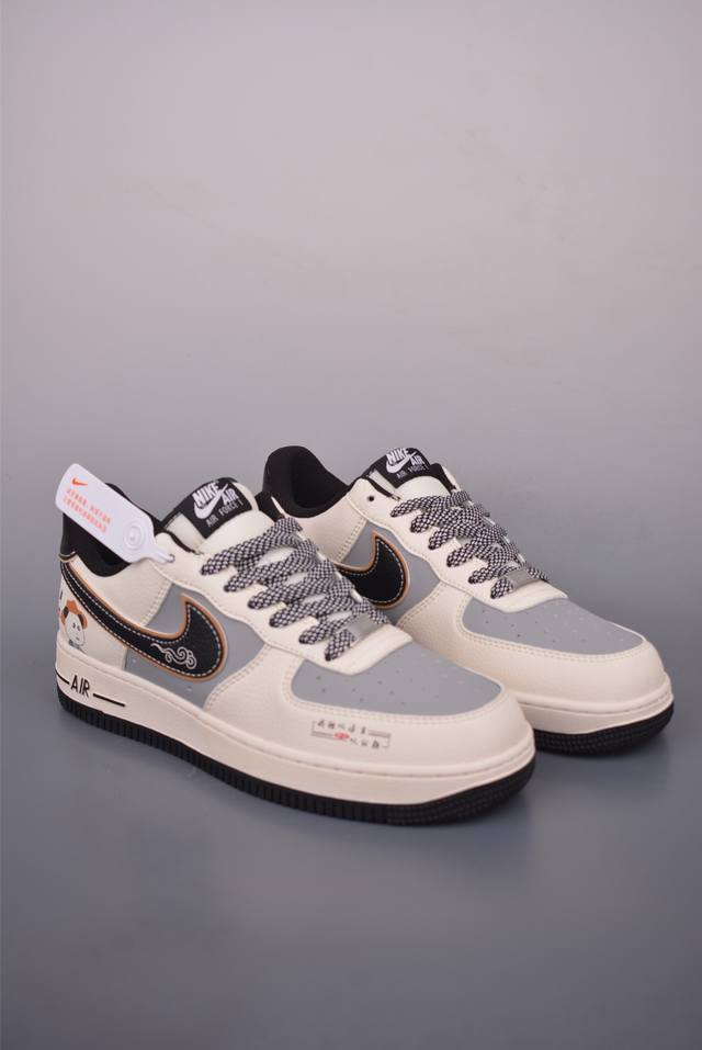 Nike Air Force 1 Low This Half LifeOriginal last and original cardboard create a