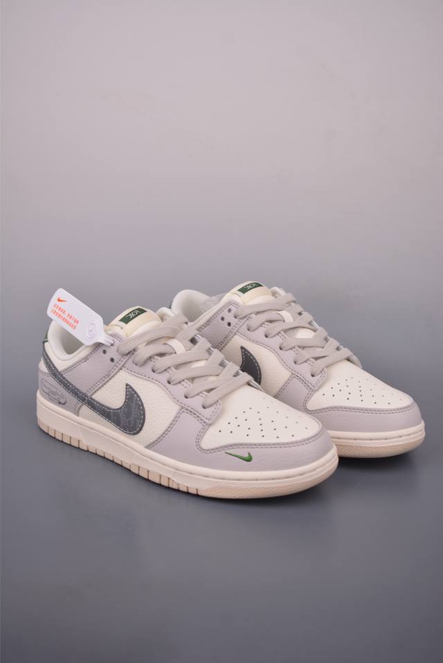 Nike Sb Dunk Low Dior collaborationPurely original product from a large factory