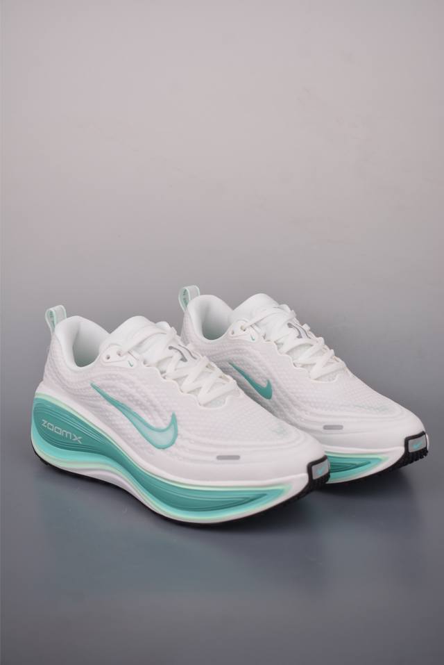 Nike Air Zoom Vomero plus New technology advance original shoe development sport