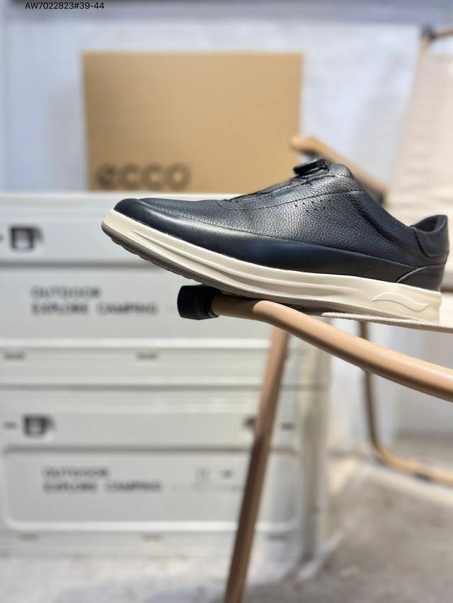 Ecco men's shoes are lightweight, breathable, comfortable, and durable. Skin-fri