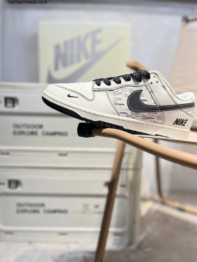 Nike Sb Dunk Low, a highly recommended new colorway from a leading manufacturer.
