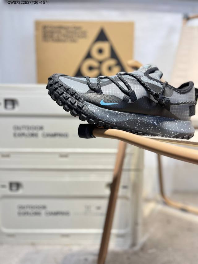 The Nike Acg Mountain Fly Low Gtx Se men's and women's sneakers are meticulously