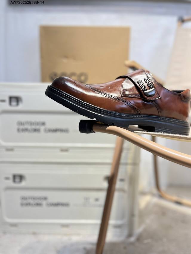 Ecco men's shoes are lightweight, breathable, comfortable, and durable. Skin-fri