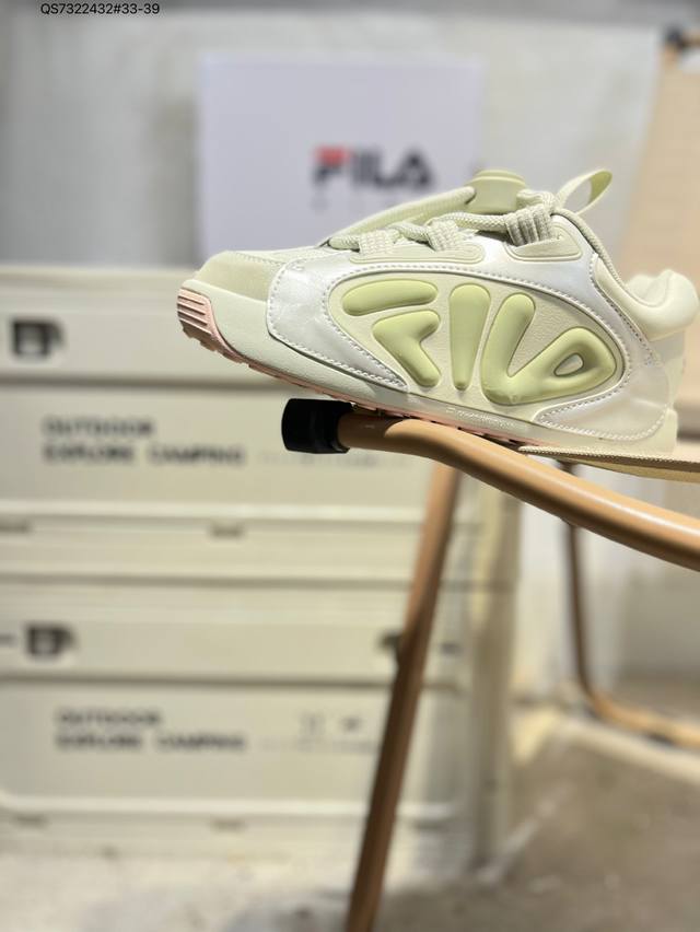Fila Fusion low-top sneakers. Focusing on fashion and sports culture, Filafusion