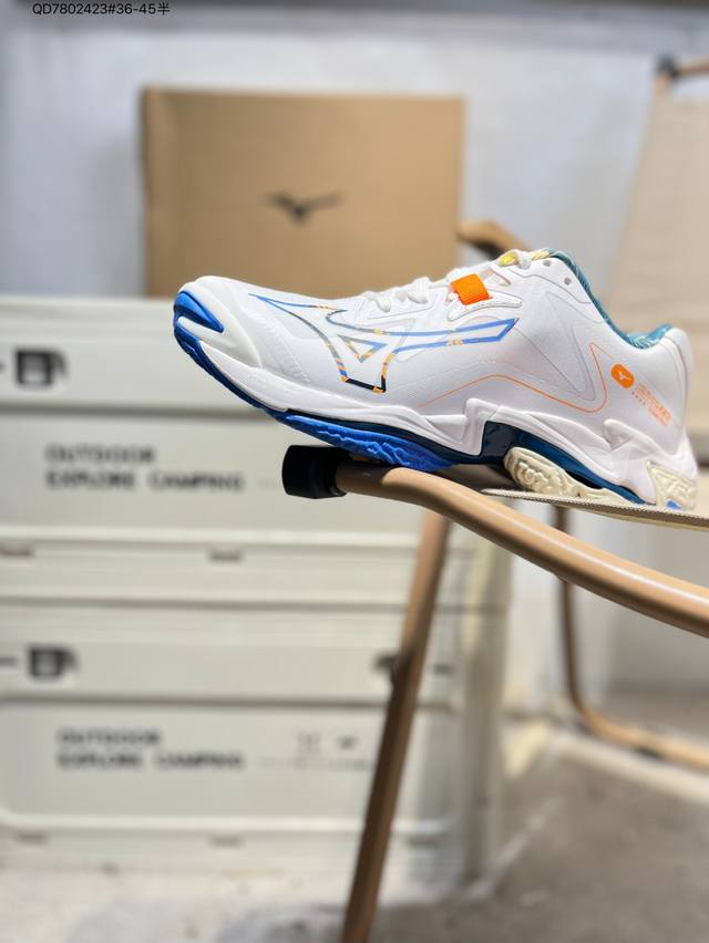 Mizuno Wave Claw 3 Comfortable and versatile shock-absorbing, non-slip and wear-