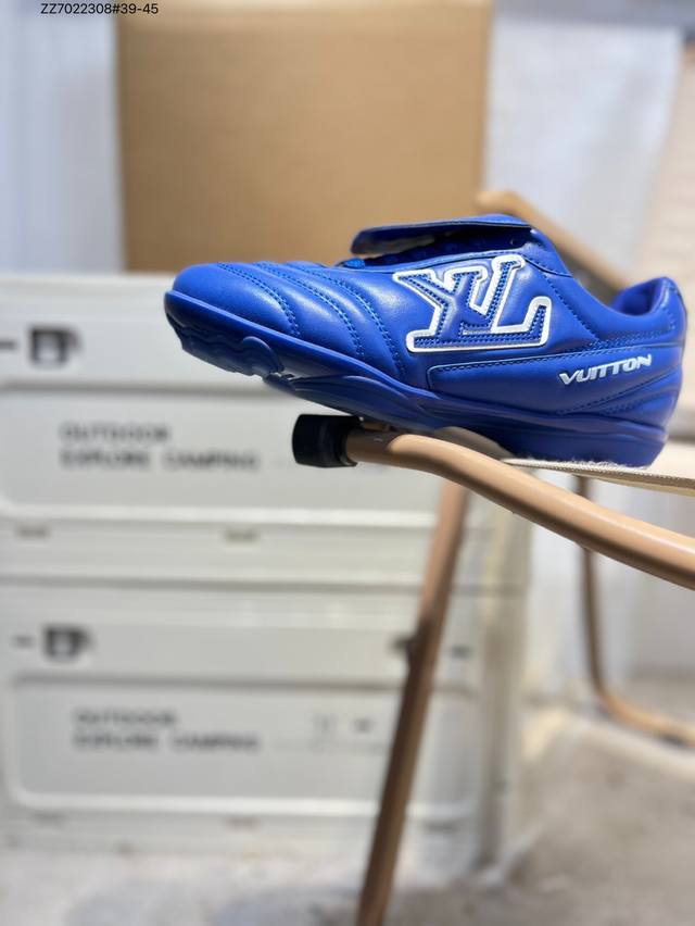 The Louis Vuitton Footprint Soccer LV Leather Men's Spring/Summer 2025 Round-Toe