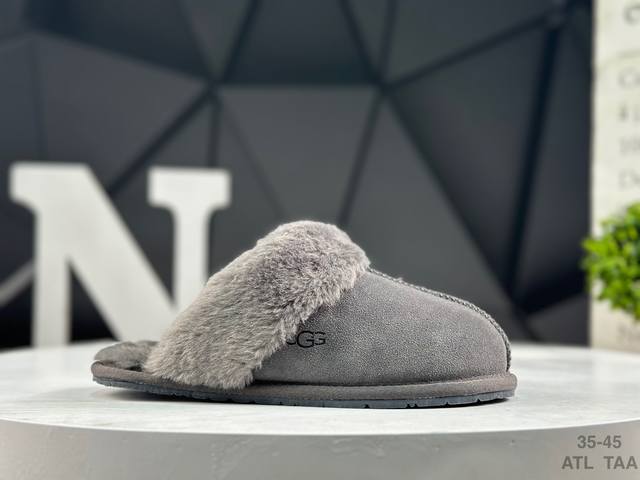 Ugg Autumn/Winter Sheepskin Snow Boots and Slippers. The entire shoe uses genuin