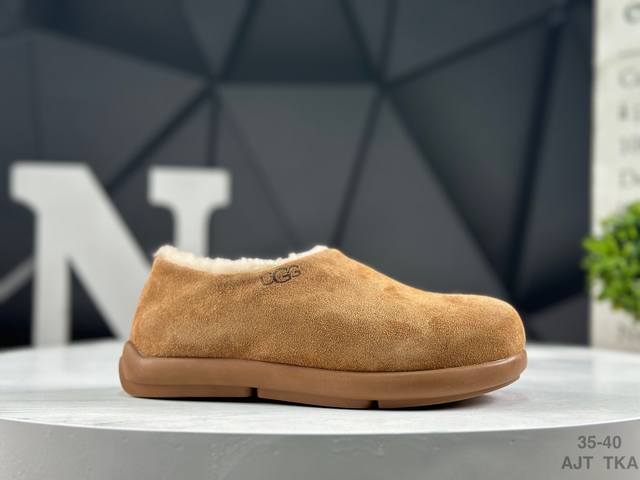 Ugg Official Classic Sheepskin Snow Boots. The entire boot uses the same A-grade